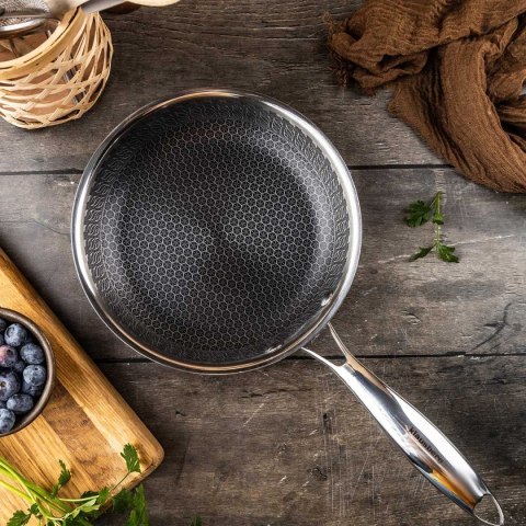 PATELNIA STALOWA 20cm Z POWŁOKĄ PLASTER MIODU KLAUSEBRG KB-9021